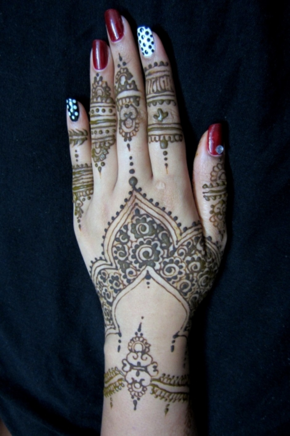 Simple henna design | Mehndi designs for fingers, Henna tattoo designs  hand, Mehndi designs for hands