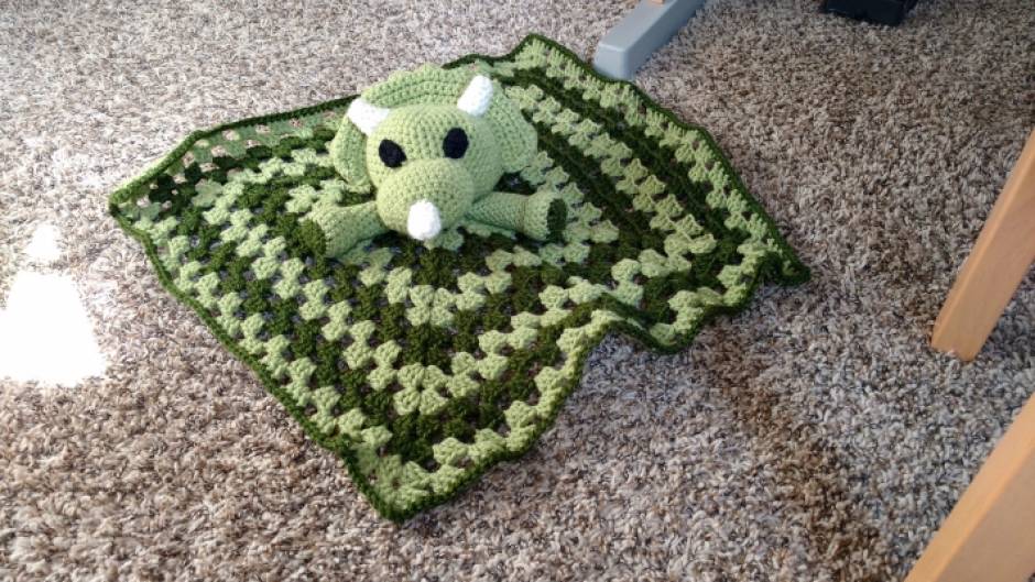 Crochet dinosaur blanket hot sale