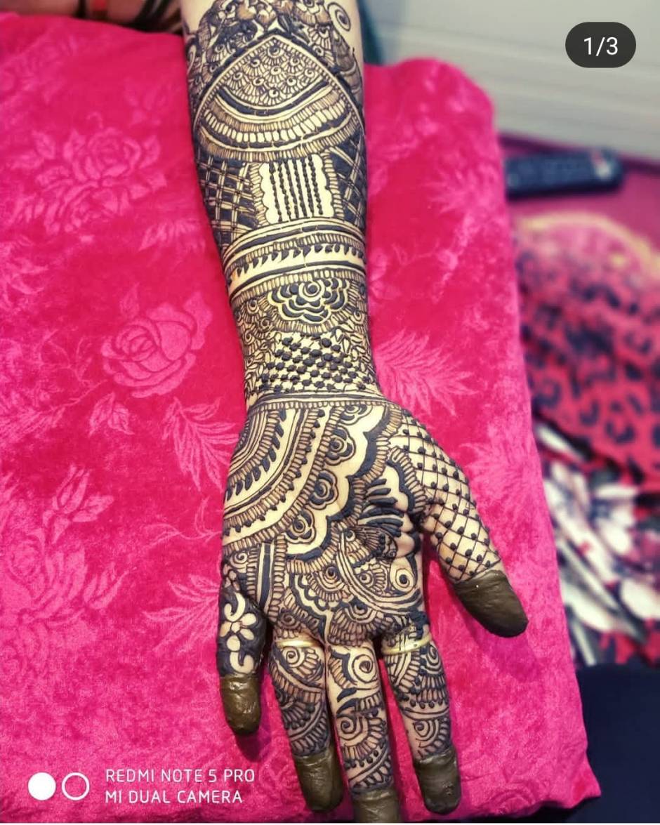 Happy Karwa Chauth 2022: Hatke Mehendi designs to try - Times of India