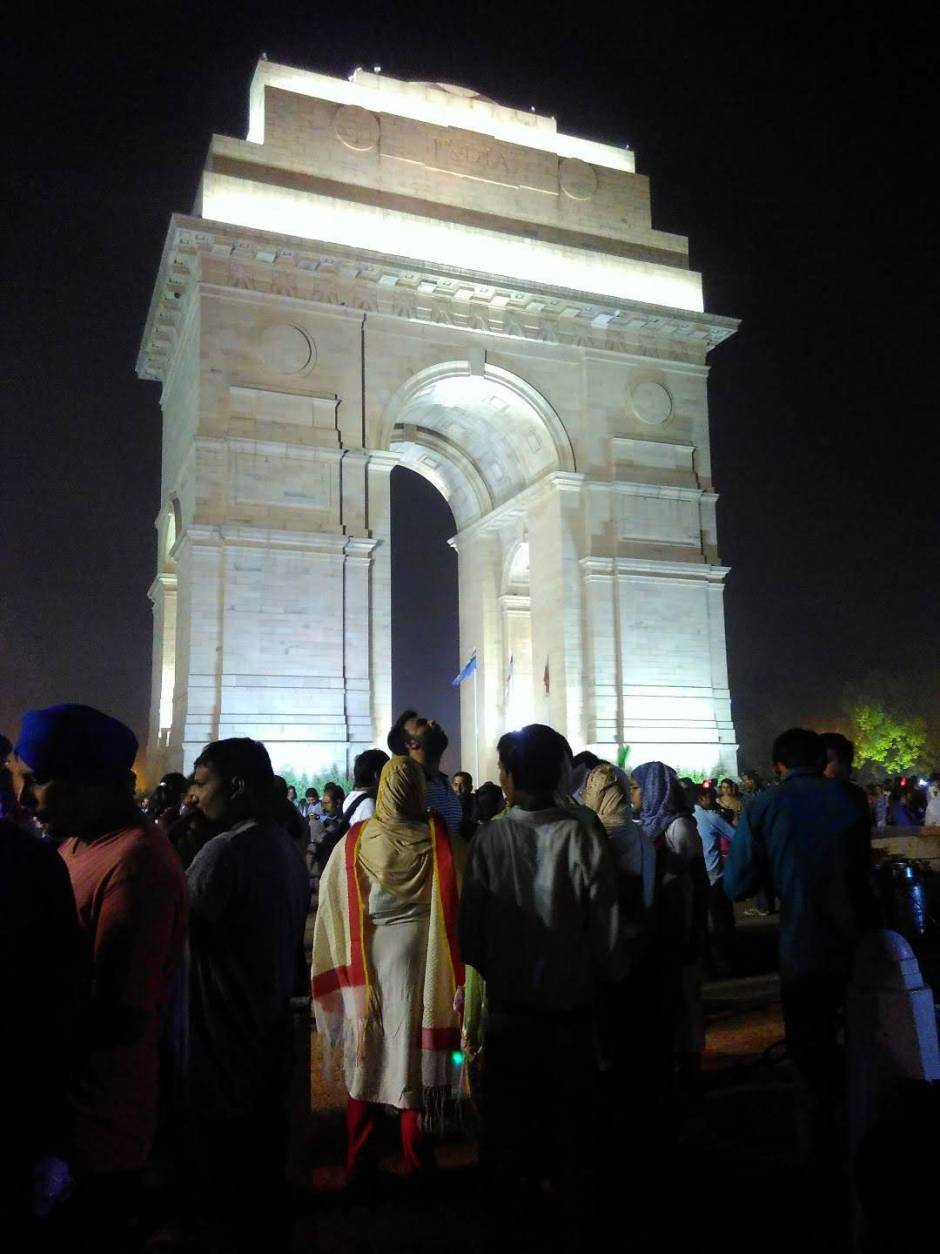 essay on india gate in 300 words