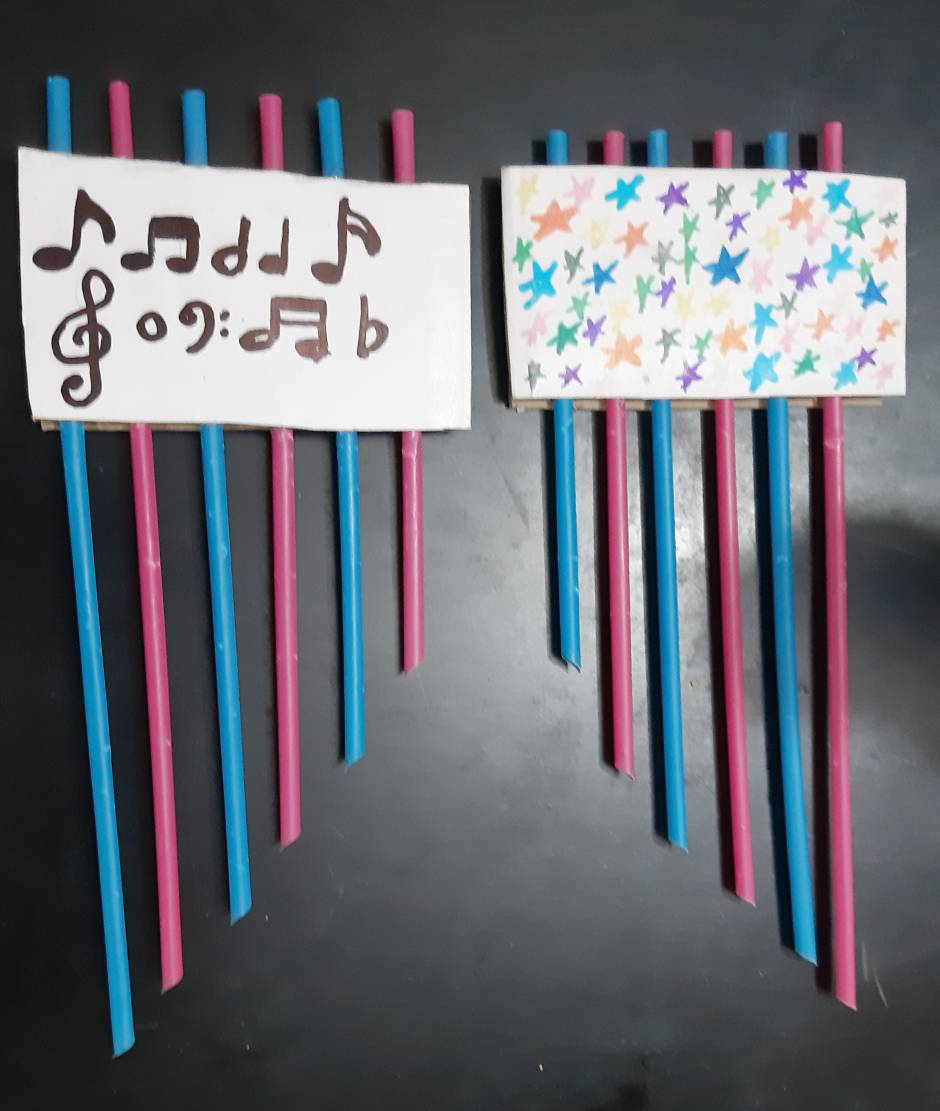 FLUTE (MUSICAL INSTRUMENTS) MADE OF WASTE MATERIAL CRAFT