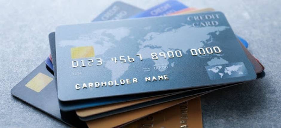 Credit Card vs Debit Card: How to Select a Credit Card