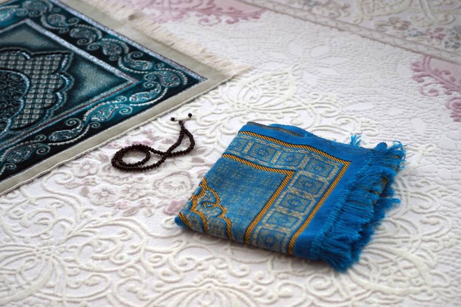 Los beneficios de una alfombra de oración islámica | RegaloIslámico
