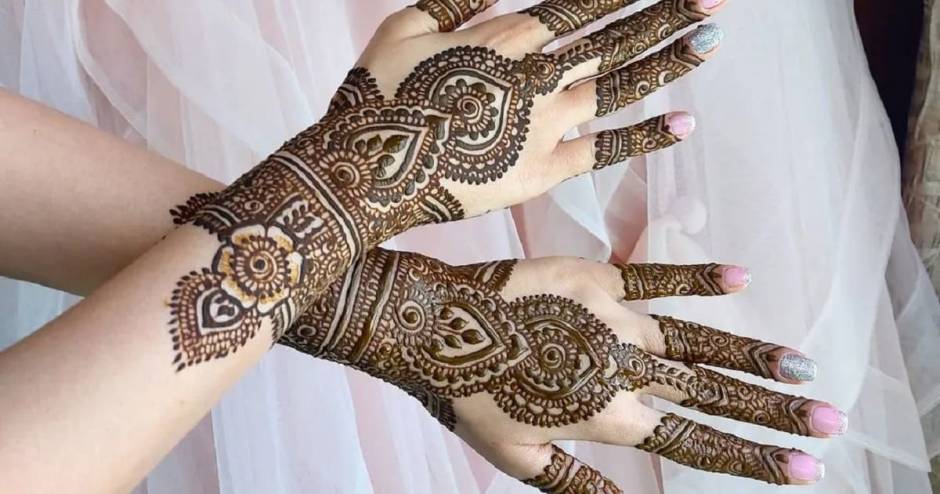 70+ Gorgeous Back Hand Mehndi Designs That Stole Our Hearts - Pyaari  Weddings