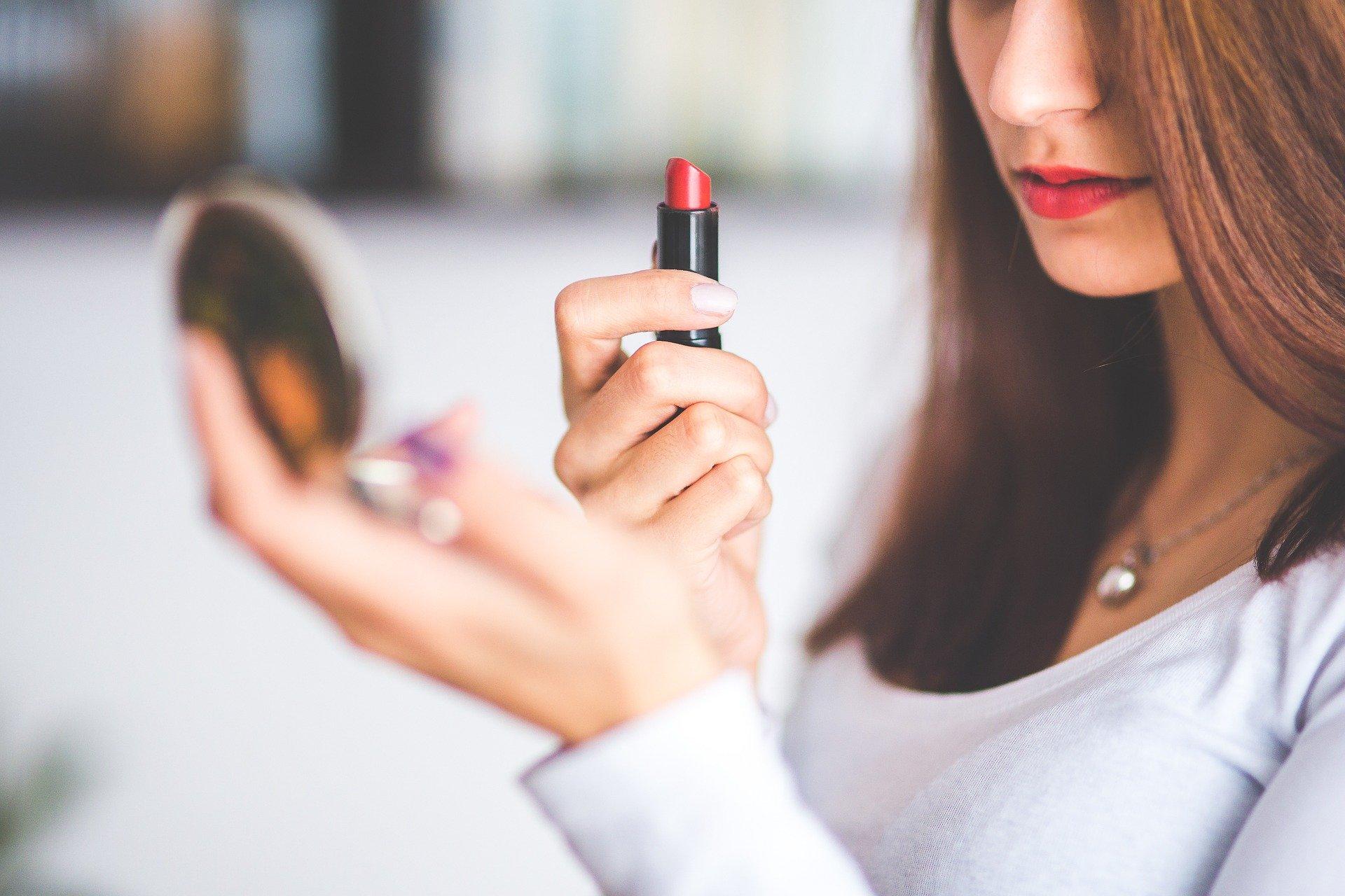 What is Makeup Shaming, and How Should You Deal With It? Fuzia